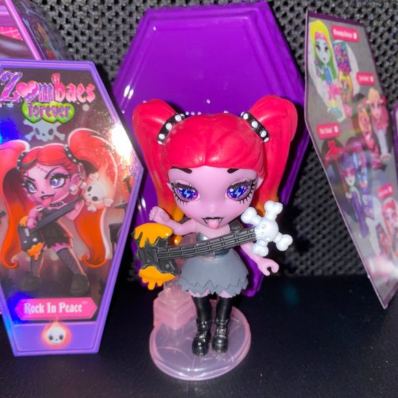 Zombaes Forever - Picture 2 of 14